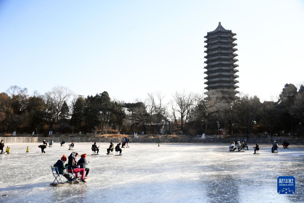 意昂平台注册：北京：冰上运动迎新年